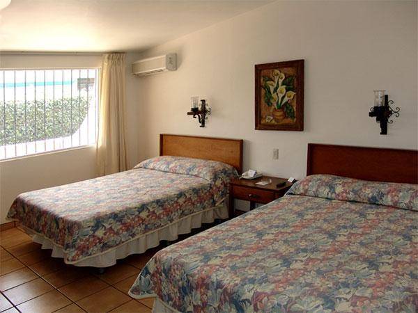 Hotel Isabel Guadalajara Oda fotoğraf