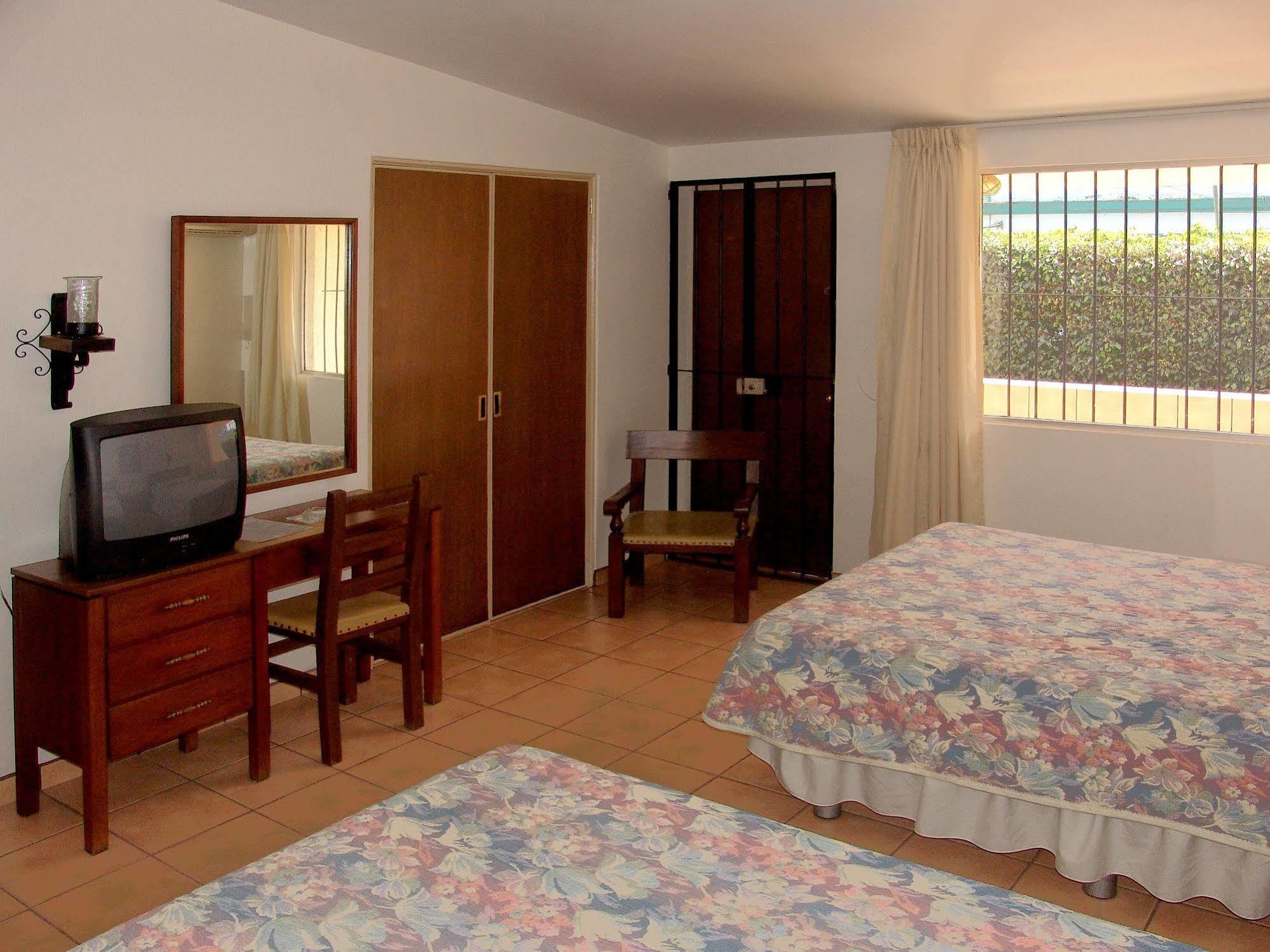 Hotel Isabel Guadalajara Dış mekan fotoğraf